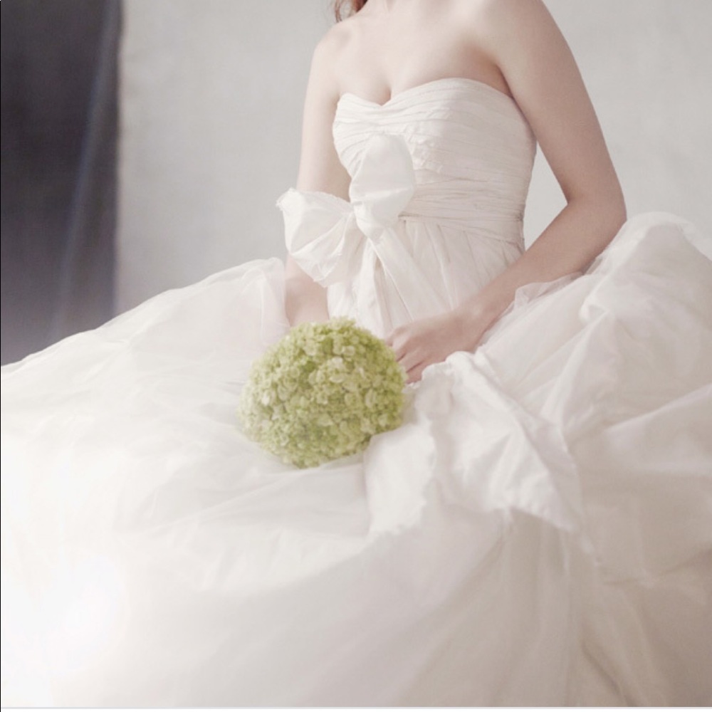 Vera Wang White Wedding Dress